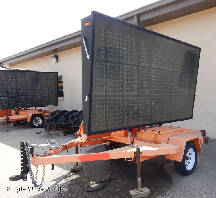 image for item LC9002 2007 Ver-Mac PCMS 1210 message board trailer