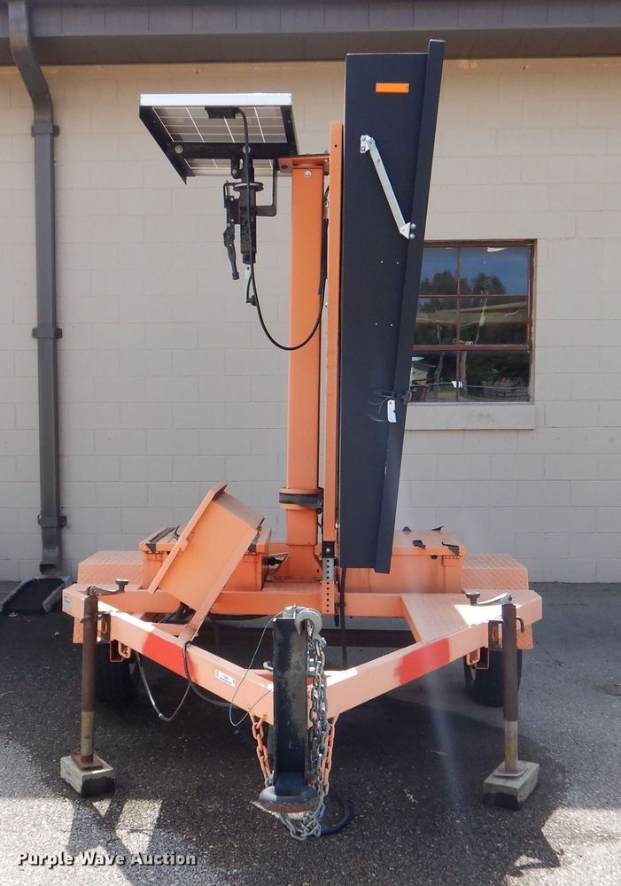 image for item LC9002 2007 Ver-Mac PCMS 1210 message board trailer