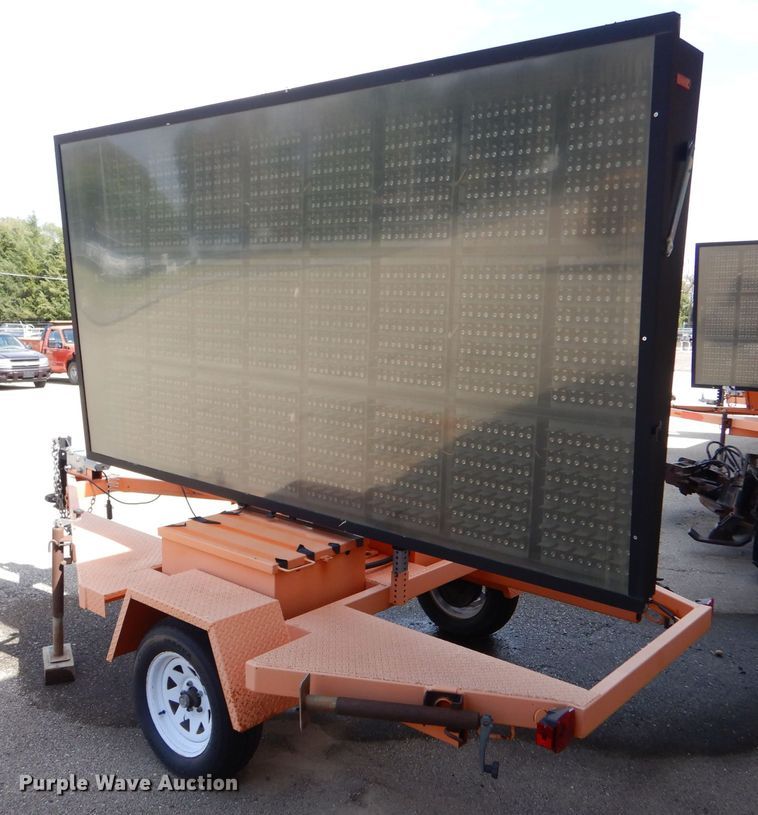 image for item LC9002 2007 Ver-Mac PCMS 1210 message board trailer