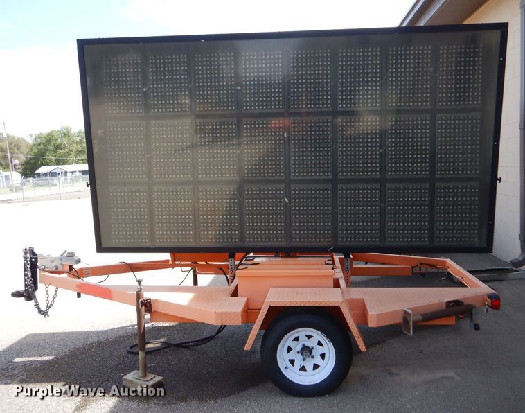 image for item LC9002 2007 Ver-Mac PCMS 1210 message board trailer