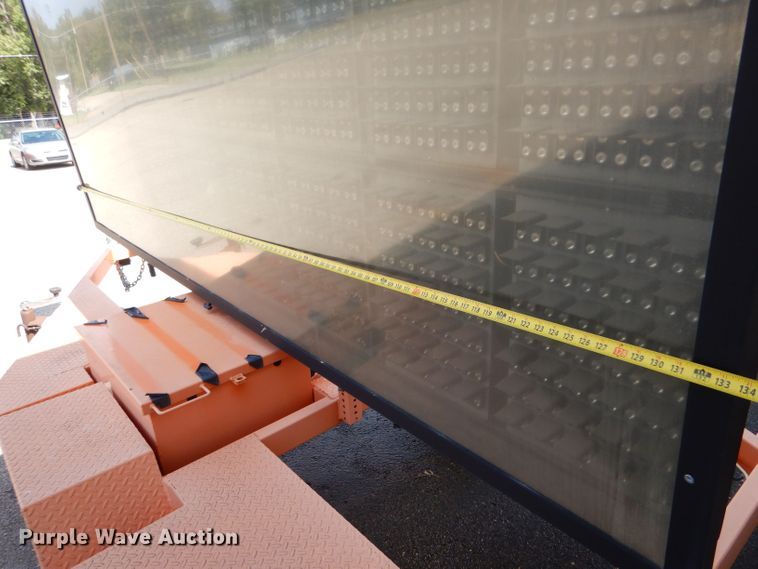 image for item LC9002 2007 Ver-Mac PCMS 1210 message board trailer