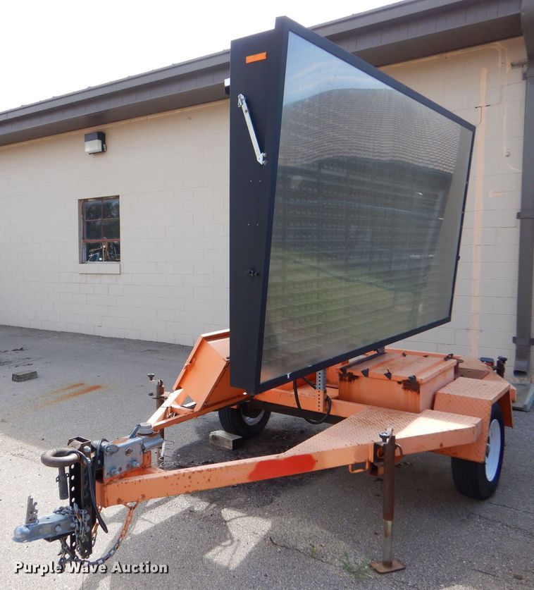 image for item LC9003 2007 Ver-Mac PCMS 1210 message board trailer