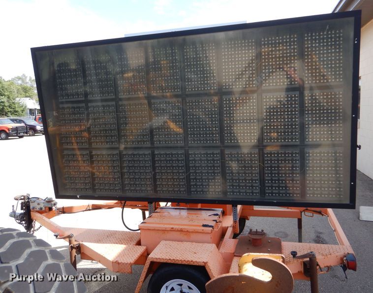 image for item LC9003 2007 Ver-Mac PCMS 1210 message board trailer