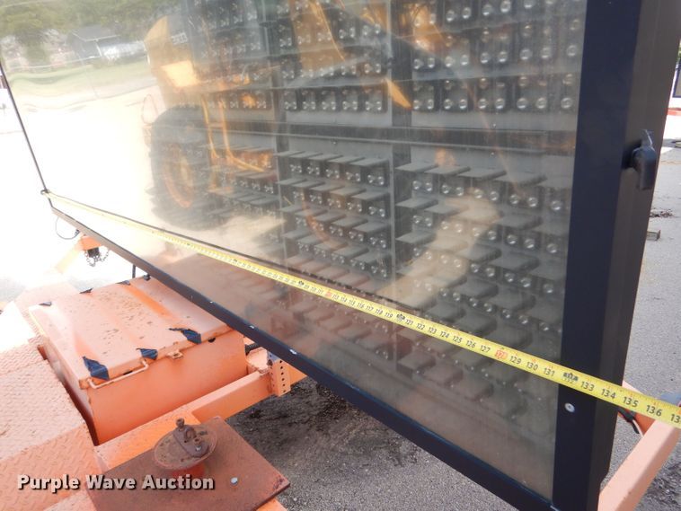 image for item LC9003 2007 Ver-Mac PCMS 1210 message board trailer