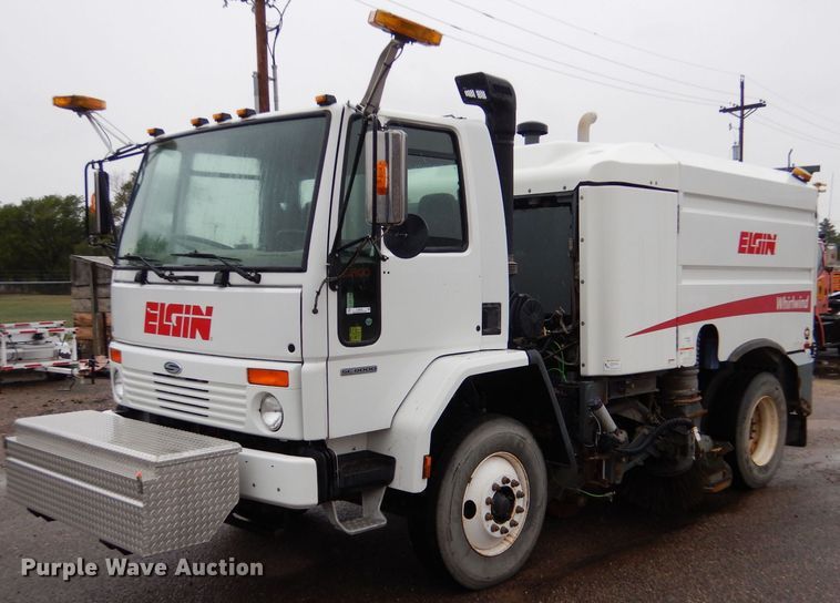 image for item LU9538 2007 Sterling SC-8000  street sweeper truck