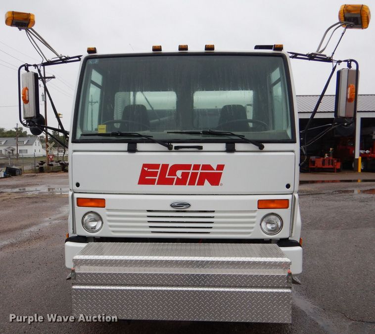 image for item LU9538 2007 Sterling SC-8000  street sweeper truck