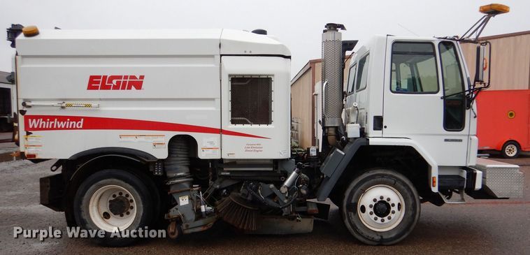 image for item LU9538 2007 Sterling SC-8000  street sweeper truck