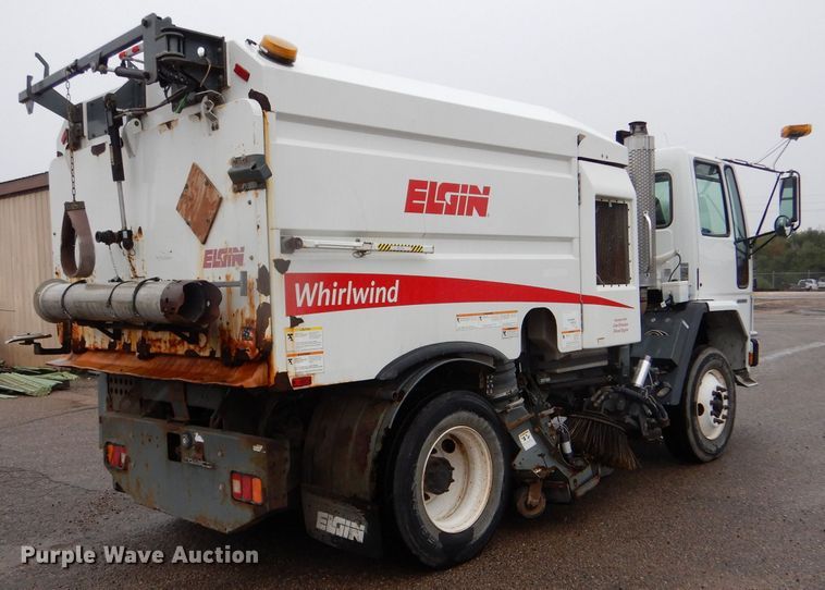 image for item LU9538 2007 Sterling SC-8000  street sweeper truck