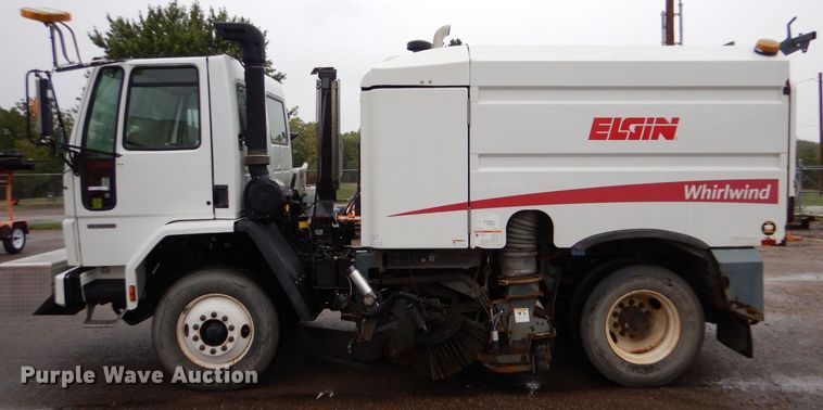 image for item LU9538 2007 Sterling SC-8000  street sweeper truck
