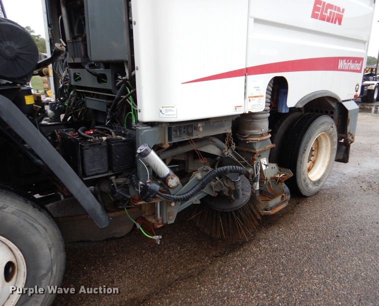 image for item LU9538 2007 Sterling SC-8000  street sweeper truck