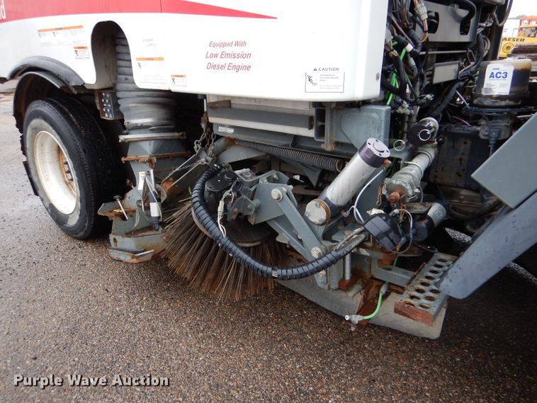 image for item LU9538 2007 Sterling SC-8000  street sweeper truck