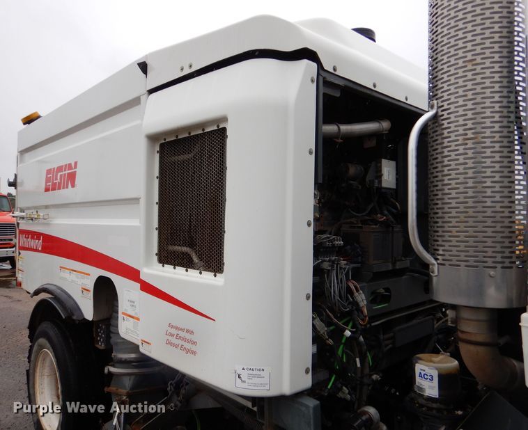 image for item LU9538 2007 Sterling SC-8000  street sweeper truck