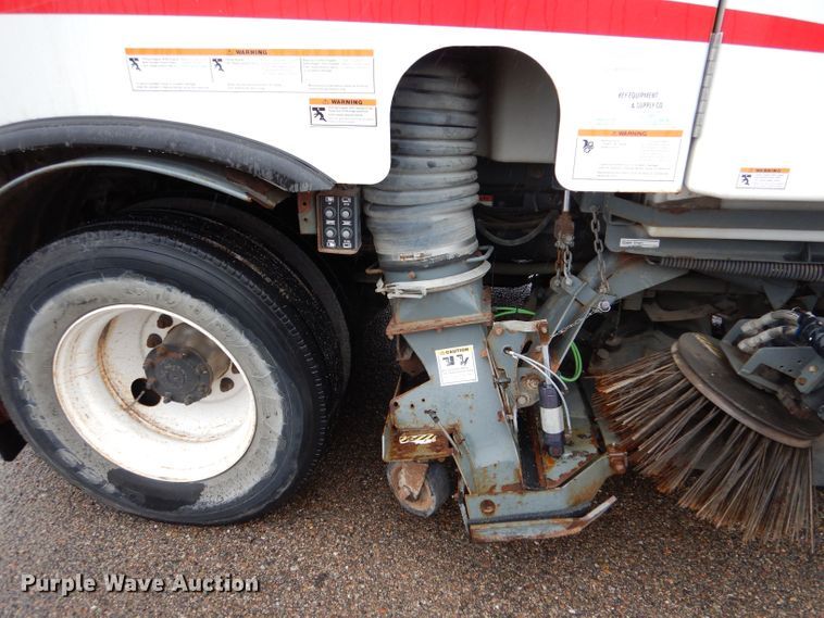 image for item LU9538 2007 Sterling SC-8000  street sweeper truck