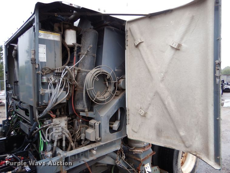 image for item LU9538 2007 Sterling SC-8000  street sweeper truck