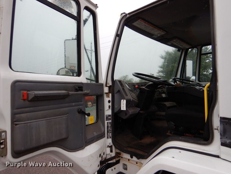 image for item LU9538 2007 Sterling SC-8000  street sweeper truck