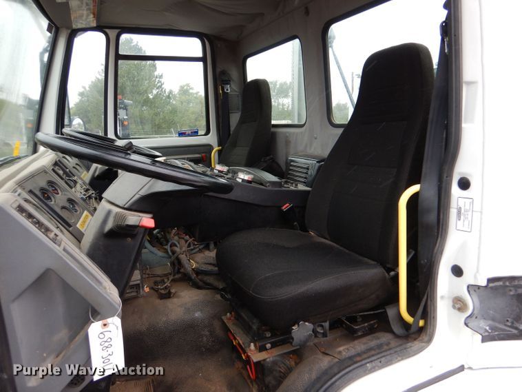 image for item LU9538 2007 Sterling SC-8000  street sweeper truck