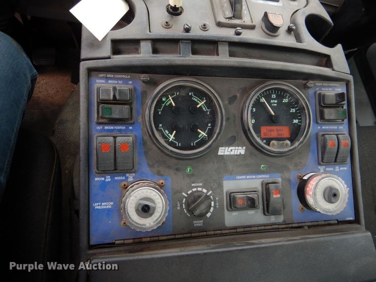 image for item LU9538 2007 Sterling SC-8000  street sweeper truck