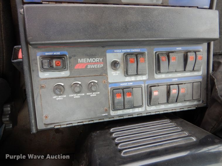 image for item LU9538 2007 Sterling SC-8000  street sweeper truck