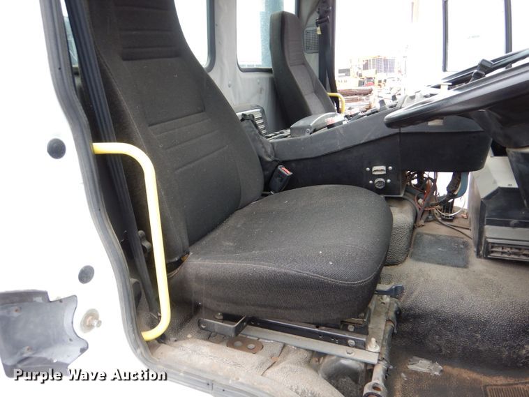 image for item LU9538 2007 Sterling SC-8000  street sweeper truck