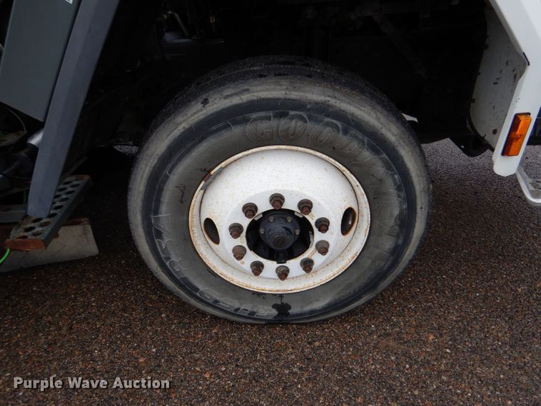 image for item LU9538 2007 Sterling SC-8000  street sweeper truck