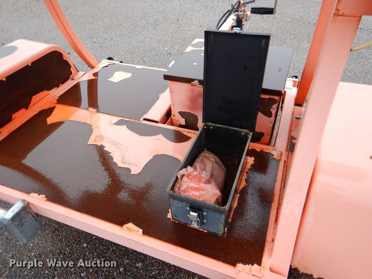 image for item LU9539 2011 National Signal Curve 150KS  arrow board trailer