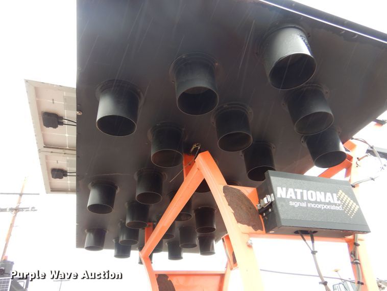 image for item LU9539 2011 National Signal Curve 150KS  arrow board trailer