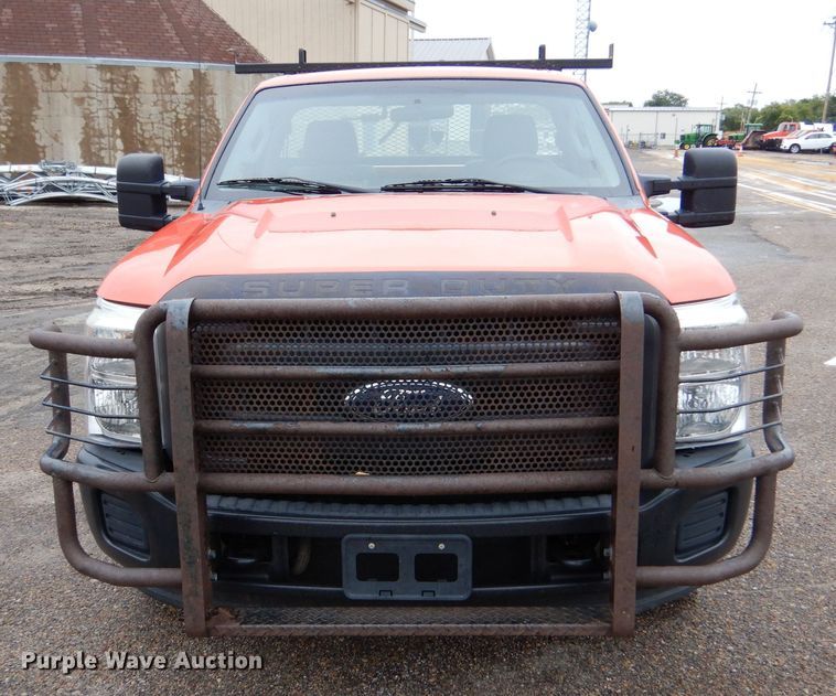 image for item LU9547 2011 Ford F250 Super Duty XL  utility bed pickup truck