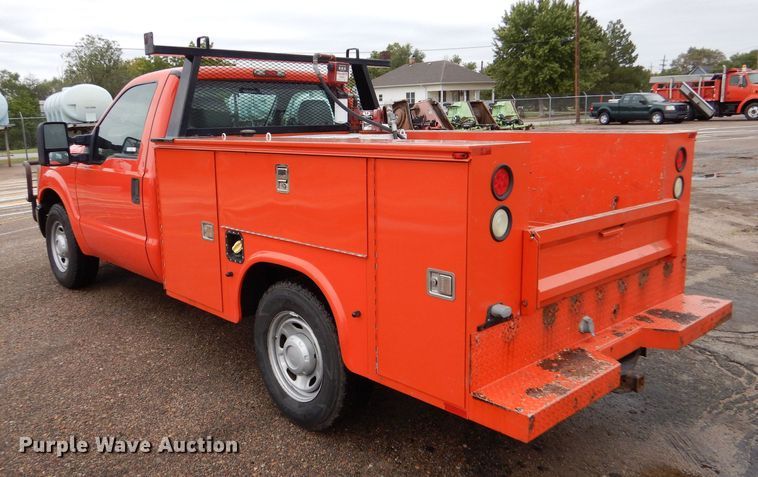 image for item LU9547 2011 Ford F250 Super Duty XL  utility bed pickup truck