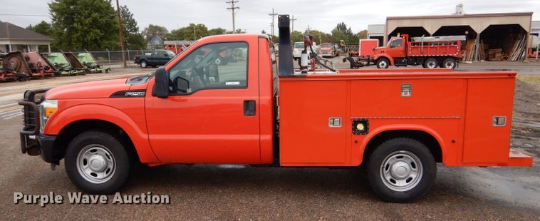 image for item LU9547 2011 Ford F250 Super Duty XL  utility bed pickup truck