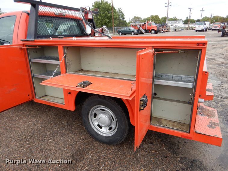 image for item LU9547 2011 Ford F250 Super Duty XL  utility bed pickup truck