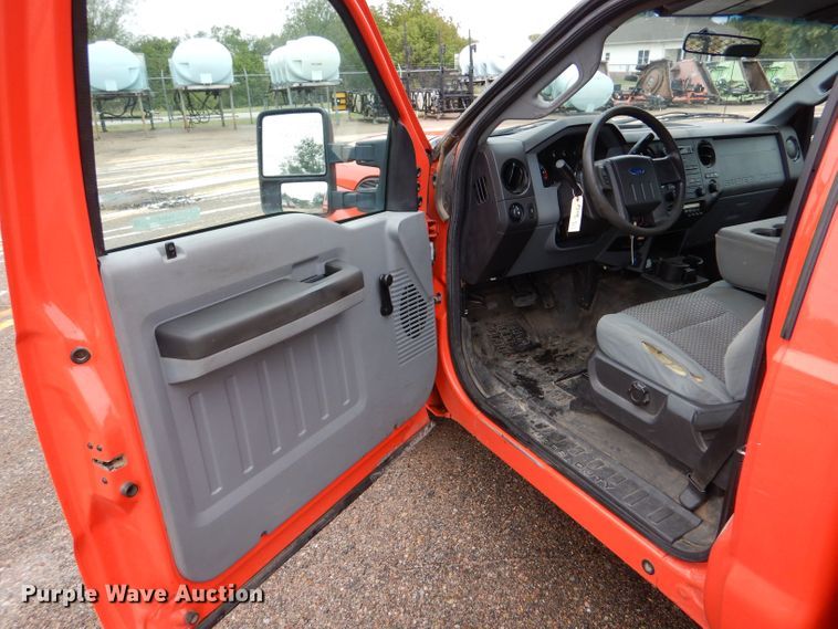 image for item LU9547 2011 Ford F250 Super Duty XL  utility bed pickup truck