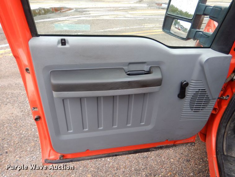 image for item LU9547 2011 Ford F250 Super Duty XL  utility bed pickup truck