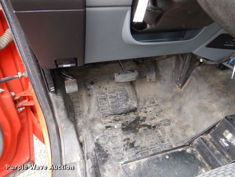 image for item LU9547 2011 Ford F250 Super Duty XL  utility bed pickup truck