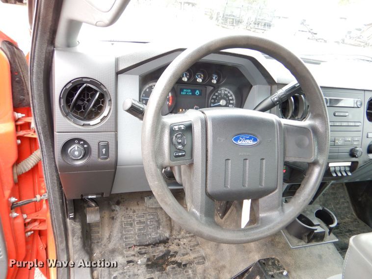 image for item LU9547 2011 Ford F250 Super Duty XL  utility bed pickup truck