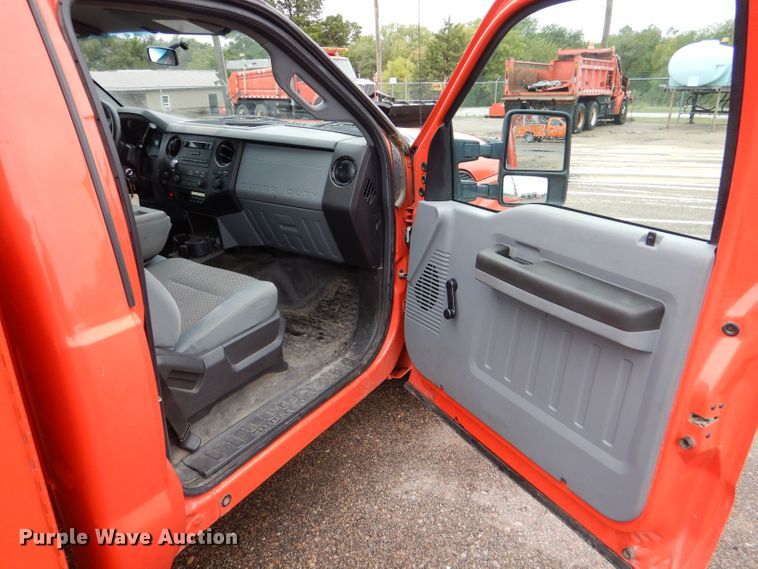 image for item LU9547 2011 Ford F250 Super Duty XL  utility bed pickup truck