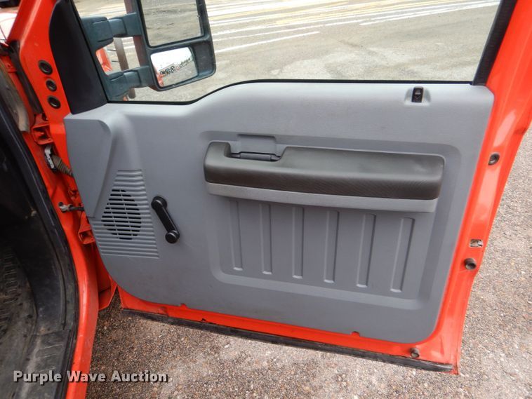 image for item LU9547 2011 Ford F250 Super Duty XL  utility bed pickup truck