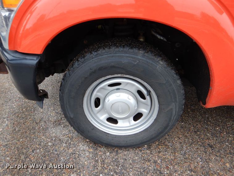 image for item LU9547 2011 Ford F250 Super Duty XL  utility bed pickup truck