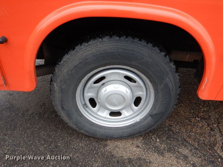 image for item LU9547 2011 Ford F250 Super Duty XL  utility bed pickup truck