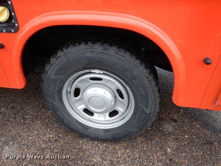 image for item LU9547 2011 Ford F250 Super Duty XL  utility bed pickup truck