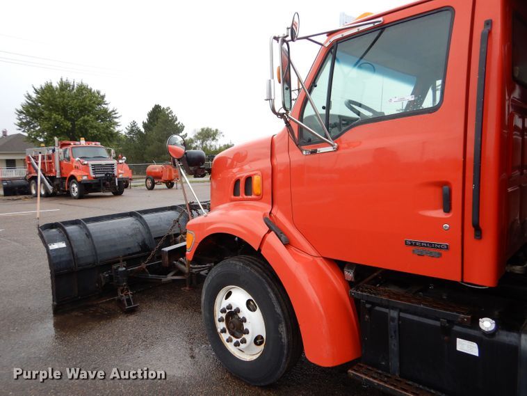 image for item LU9560 2001 Sterling LT7501  dump truck
