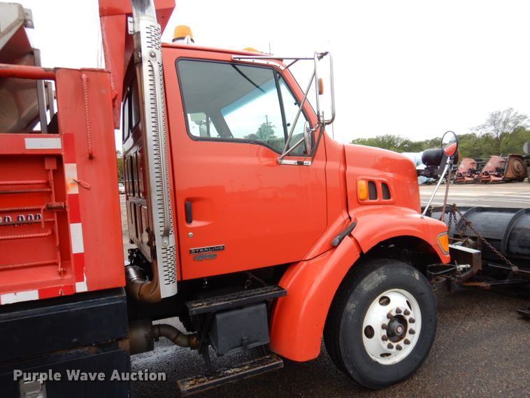 image for item LU9560 2001 Sterling LT7501  dump truck