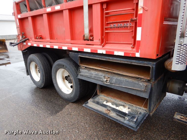 image for item LU9560 2001 Sterling LT7501  dump truck