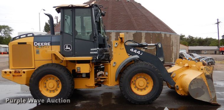 image for item LU9561 2006 John Deere 444J  wheel loader