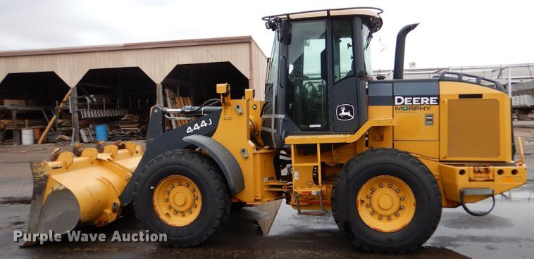 image for item LU9561 2006 John Deere 444J  wheel loader