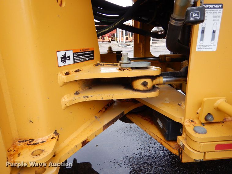 image for item LU9561 2006 John Deere 444J  wheel loader