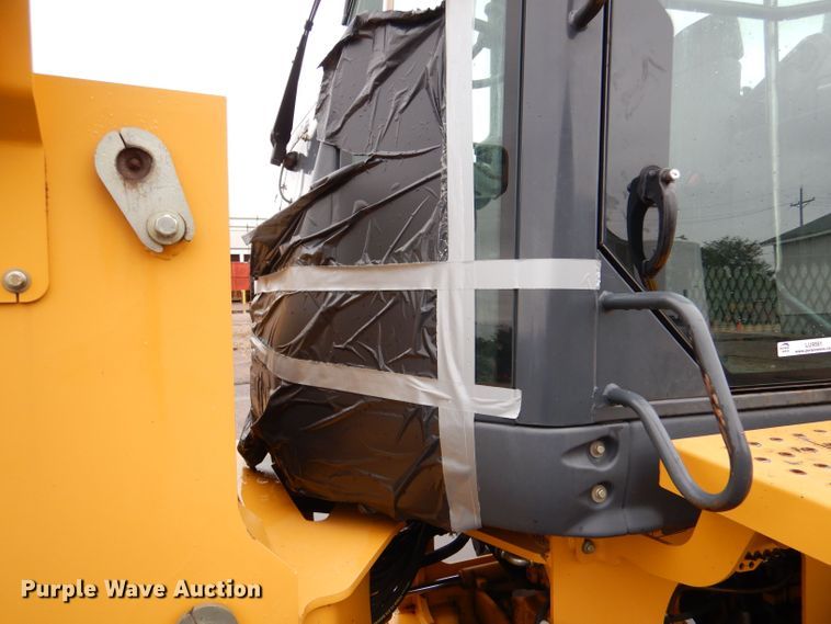 image for item LU9561 2006 John Deere 444J  wheel loader