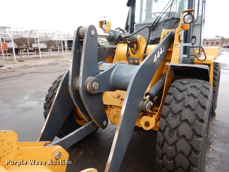 image for item LU9561 2006 John Deere 444J  wheel loader