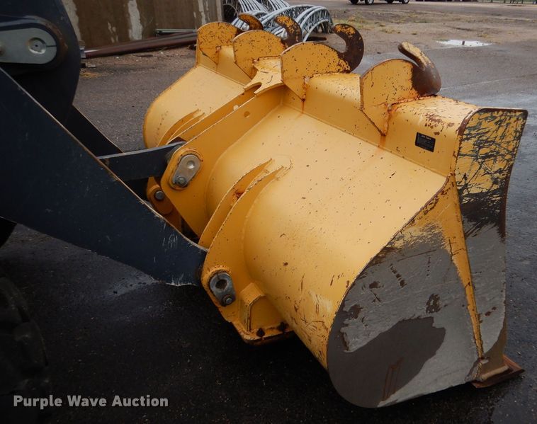 image for item LU9561 2006 John Deere 444J  wheel loader