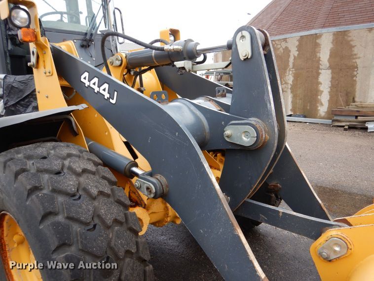image for item LU9561 2006 John Deere 444J  wheel loader