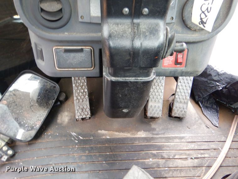 image for item LU9561 2006 John Deere 444J  wheel loader